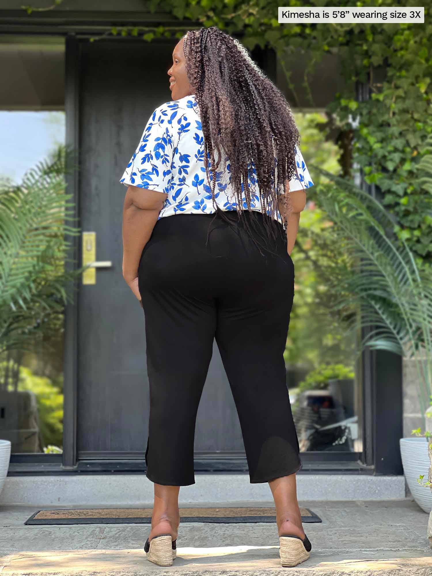 Miik model plus size Kimesha (5’8”, 3x) standing with her back towards the camera showing the back of Miik&