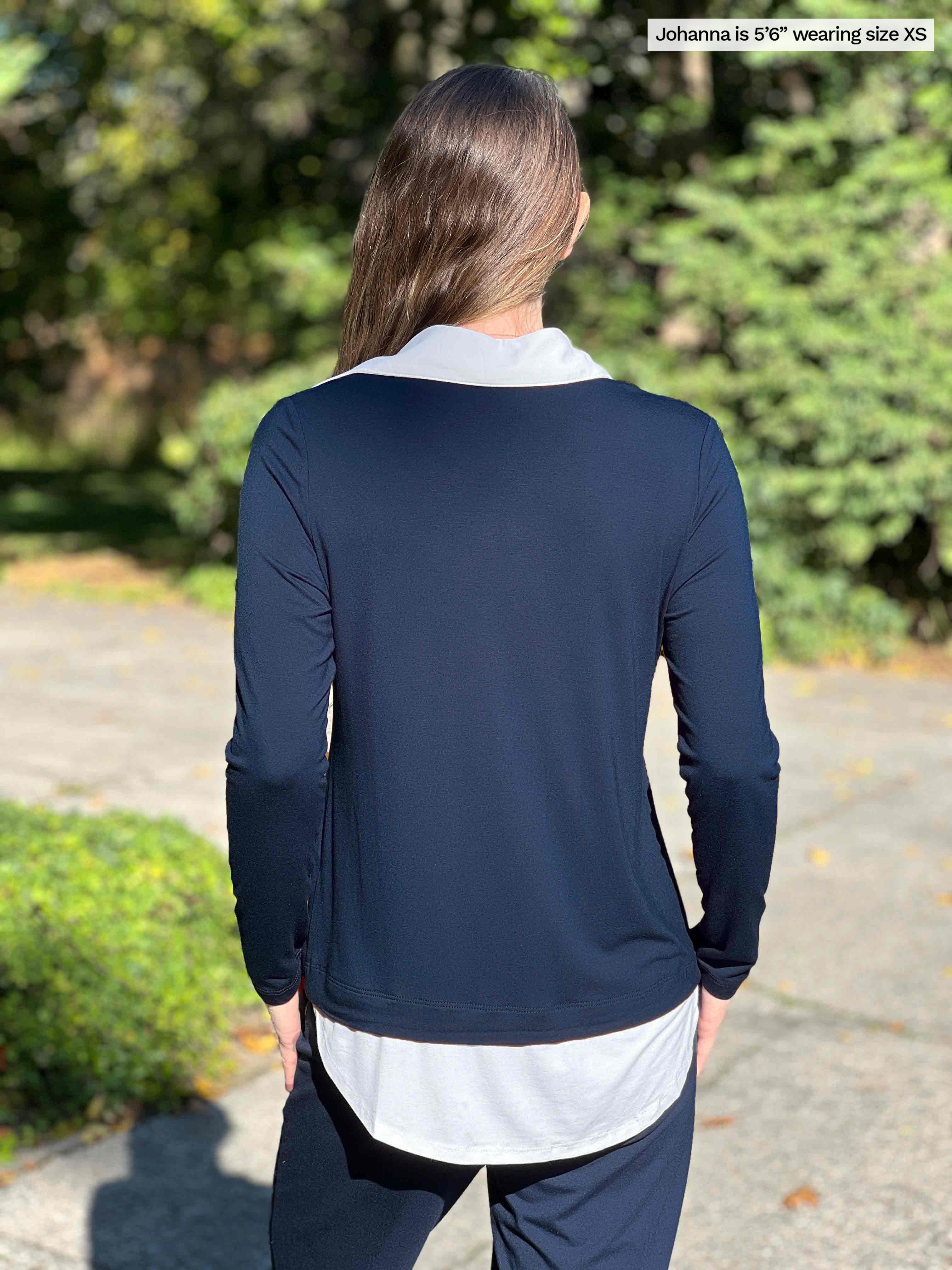 Miik model Johanna (5’6”, xsmall) standing with her back towards the camera showing the back of Miik&