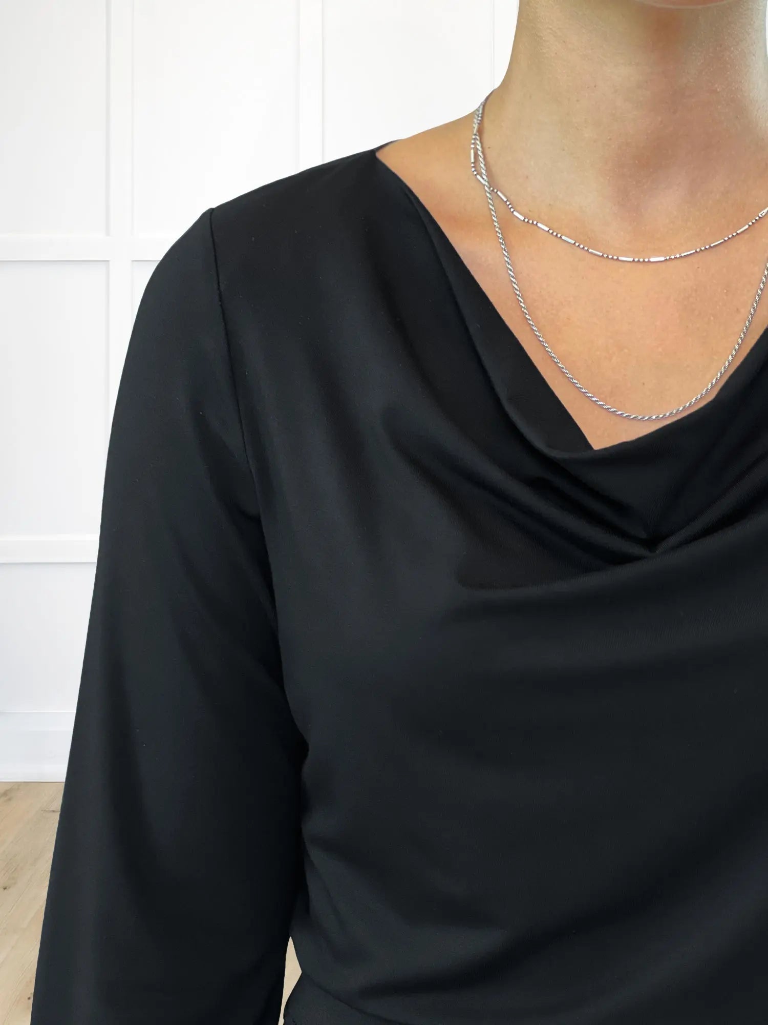 A close up image of the neckline of Miik&