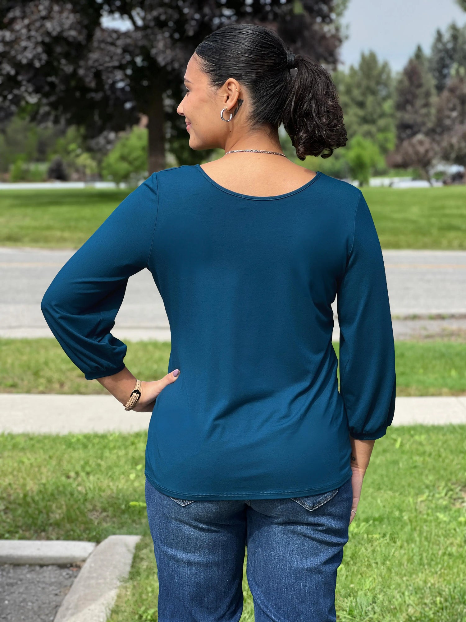 Miik model Meron (5’3”, xsmall) standing with her back towards the camera showing the back of Miik&