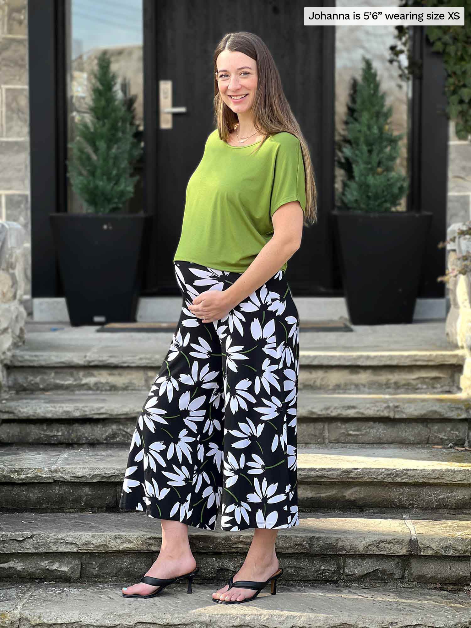 Woman standing in front of a house wearing Miik&