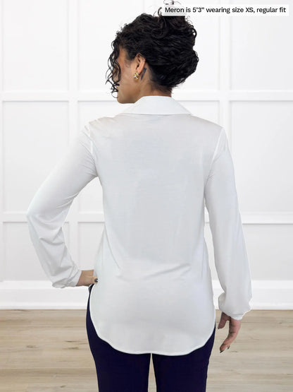 Miik model Meron (5’3”, xsmall) standing with her back towards the camera showing the back of Miik&