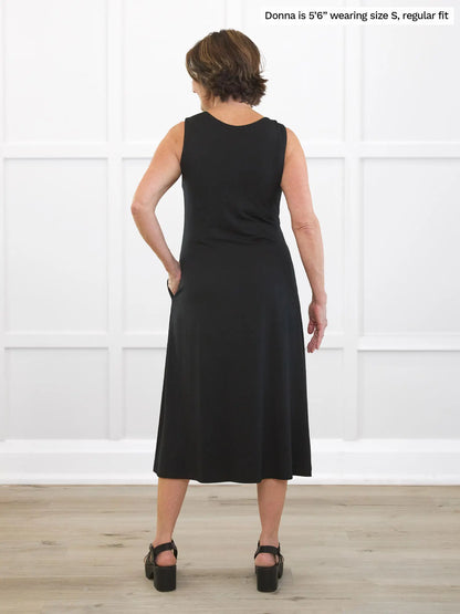 Miik founder Donna (5’6”, small) standing with her back towards the camera showing the back of Miik&