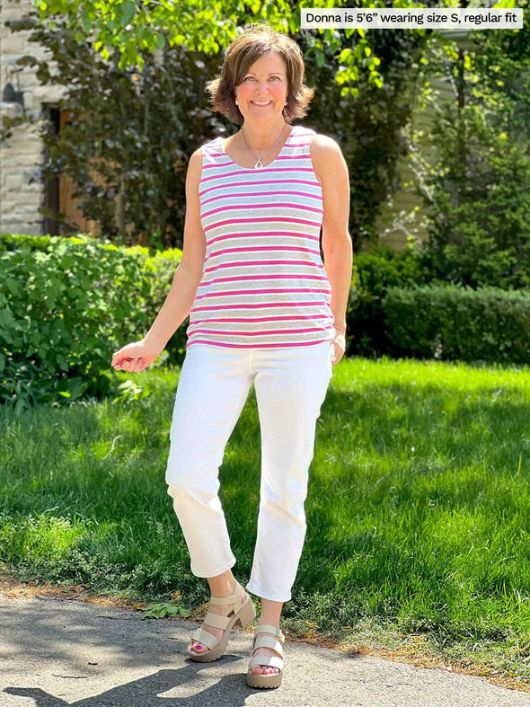 Miik foundere Donna (5'6, small) smiling wearing a white capri jeans with Miik's Shandra reversible tank top in grey garden stripe
#color_grey-garden-stripe 