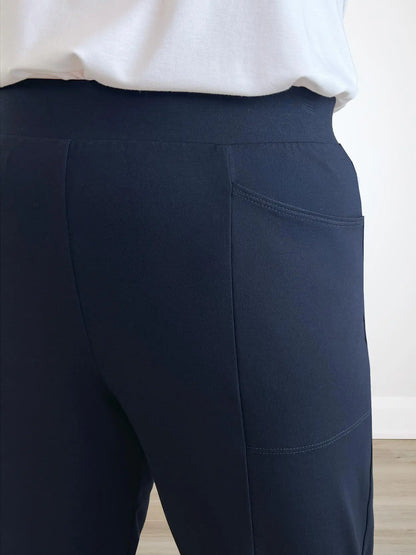 A close up shot of the waistband and pocket of the Miik&