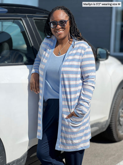 Woman standing next to a car wearing Miik&